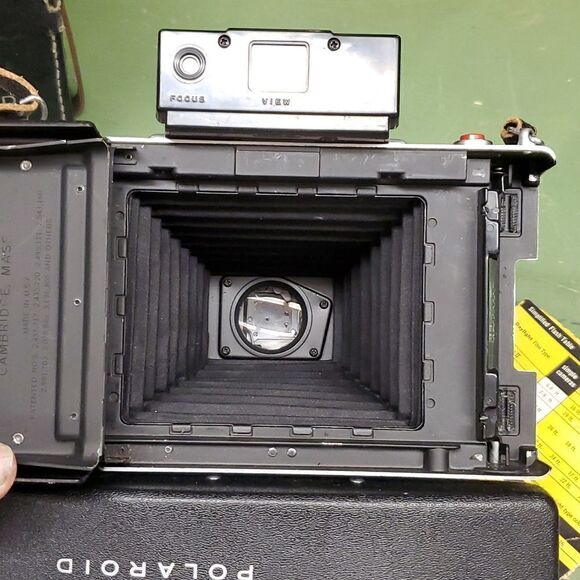 Mid 20th Century Foldable Polaroid Land Automatic Camera Model 100 - Picture 6 of 12